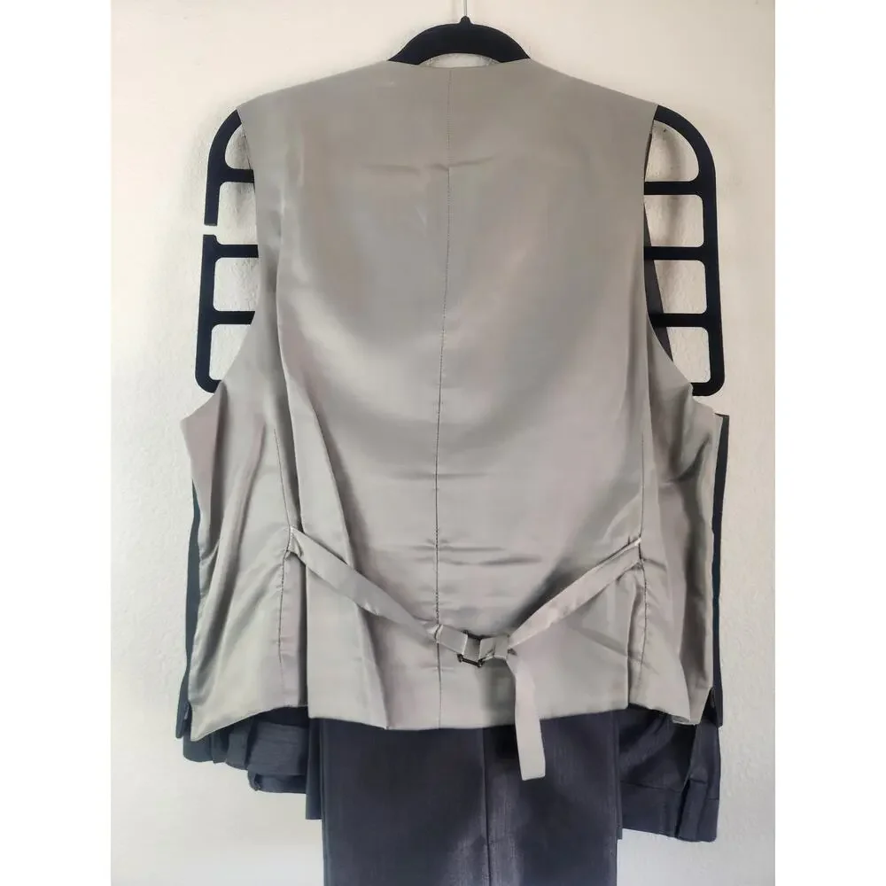 Calvin Klein Men's 3 Piece Suit in Gray Striped Size 42R Vest Jacket Pants 38x31